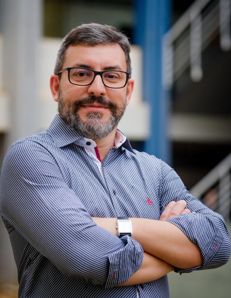 Professor Adalberto da Faculdade de Engenharia Civil da Unicamp